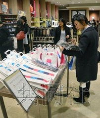 日本百貨店中國顧客免稅銷售額激增近五倍，日用百貨成消費(fèi)新寵